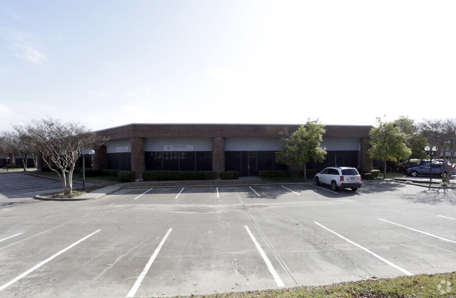More Photos Of 10310 Brockwood Rd, Dallas Unknown For Lease