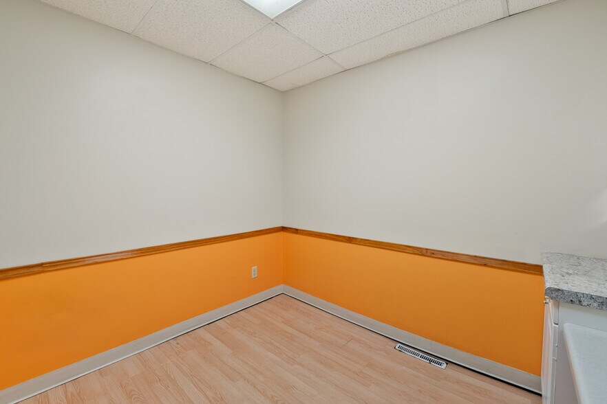 More Photos Of 2319 Vinton St, Omaha Office Residential For Sale