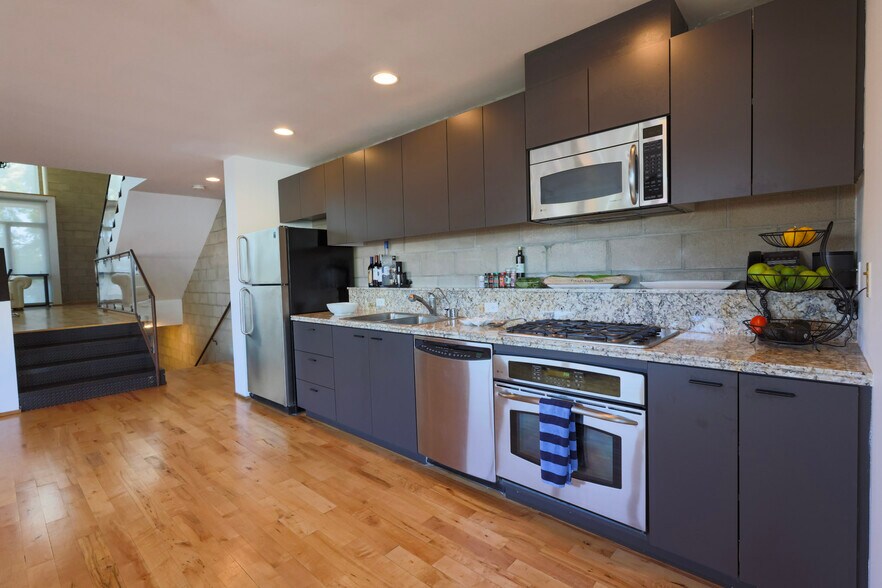 More Photos Of 6615-6621 Melrose Ave, Los Angeles Loft Creative Space For Sale