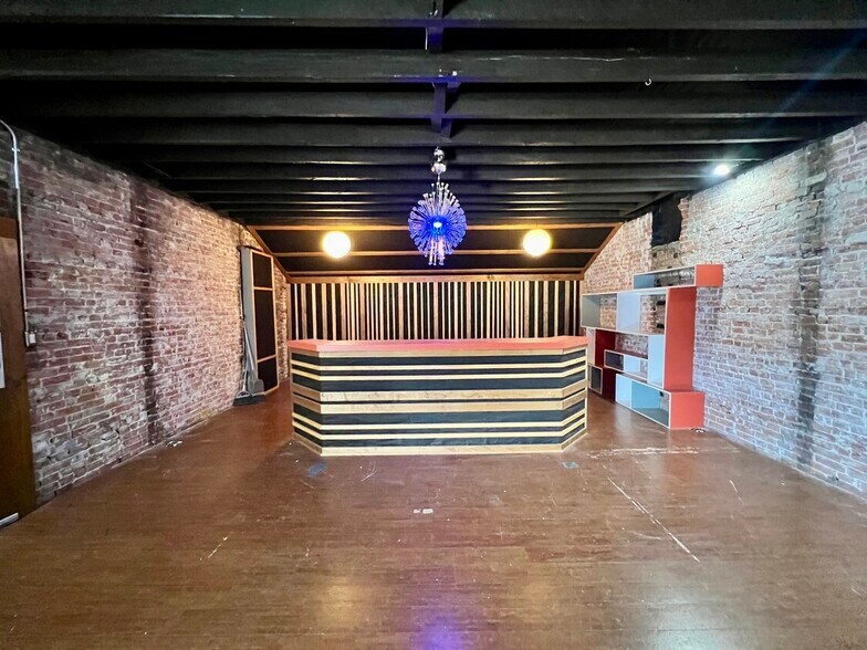 More Photos Of 1529 Grand Blvd, Kansas City Storefront Retail Office For Lease