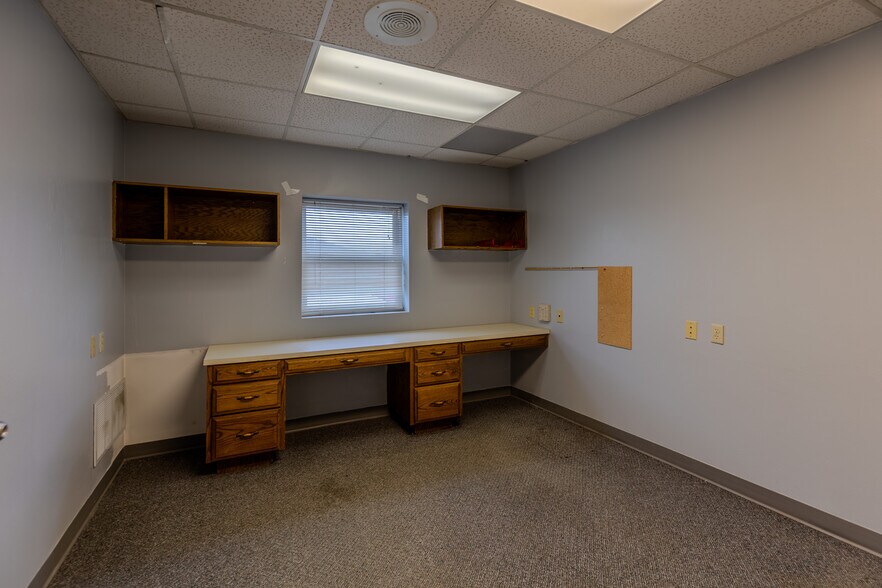 More Photos Of 4303 Memorial Hwy, Mandan Movie Radio TVStudio For Lease