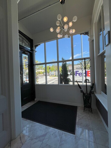 More Photos Of 824 E St, San Rafael Office For Lease