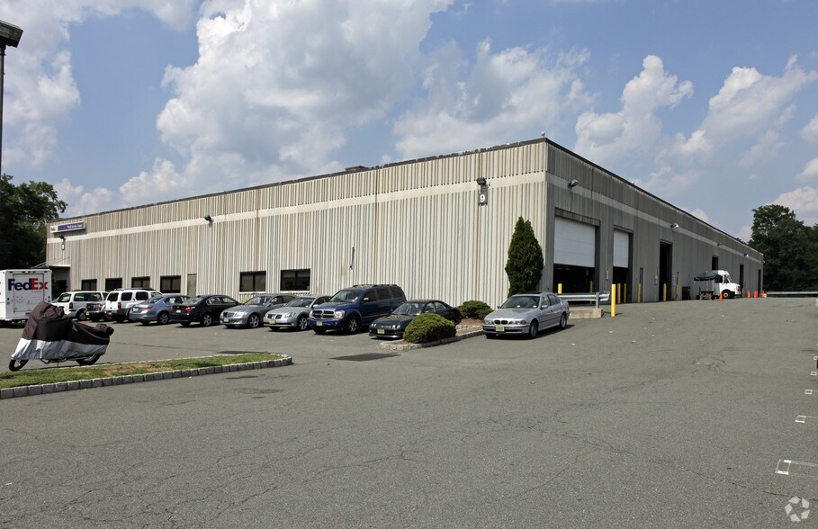 More Photos Of 11 Melanie Ln, East Hanover Unknown For Lease