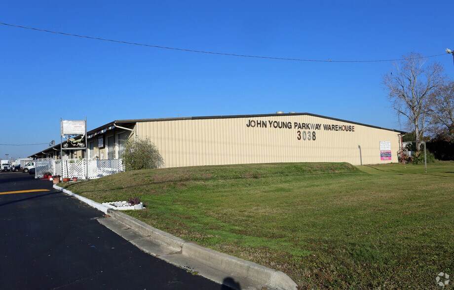More Photos Of 3038 N John Young Pky, Orlando Warehouse For Lease