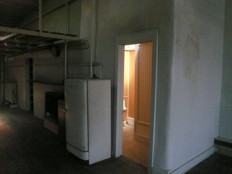 More Photos Of 2420-2422 S Michigan Ave, Chicago Office For Sale