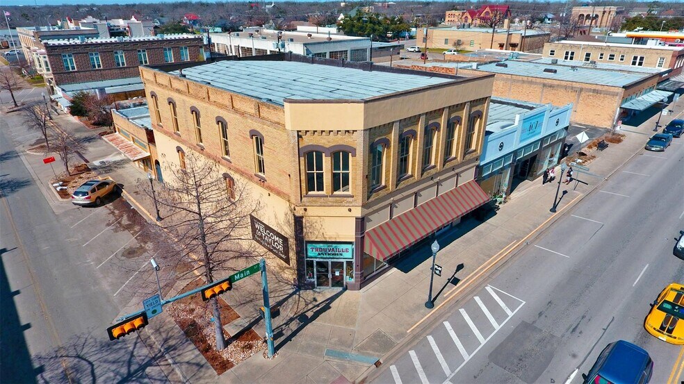 More Photos Of 401 N Main St, Taylor Storefront Retail Office For Sale