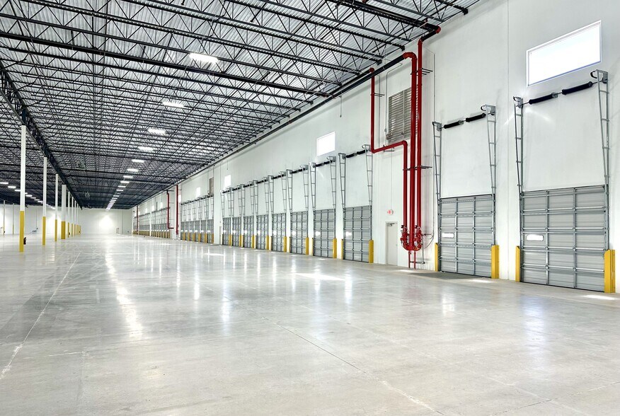 More Photos Of 5390 Freeport Rd, Von Ormy Manufacturing For Lease