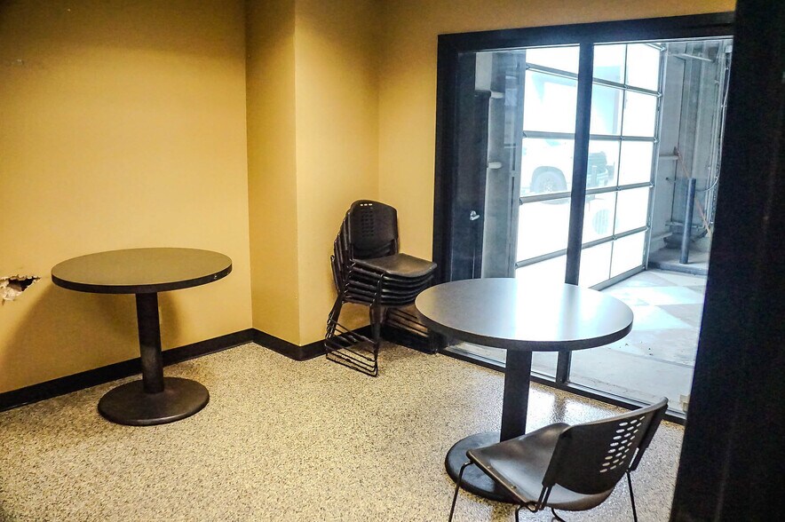More Photos Of 3015 Fort Worth Hwy, Hudson Oaks Auto Dealership For Lease