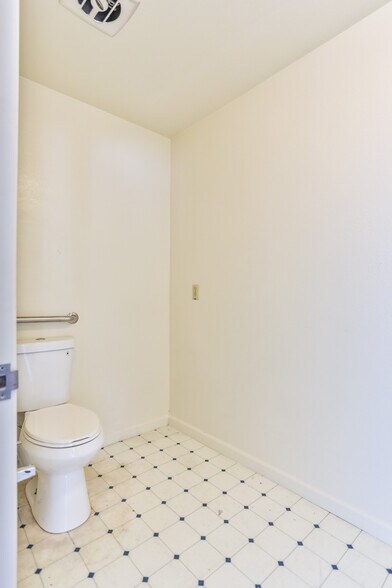 More Photos Of 2921 El Camino Ave, Sacramento Medical For Lease