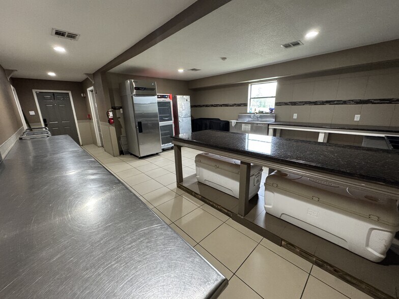 More Photos Of 618 Baca St, Houston Religious Facility For Sale