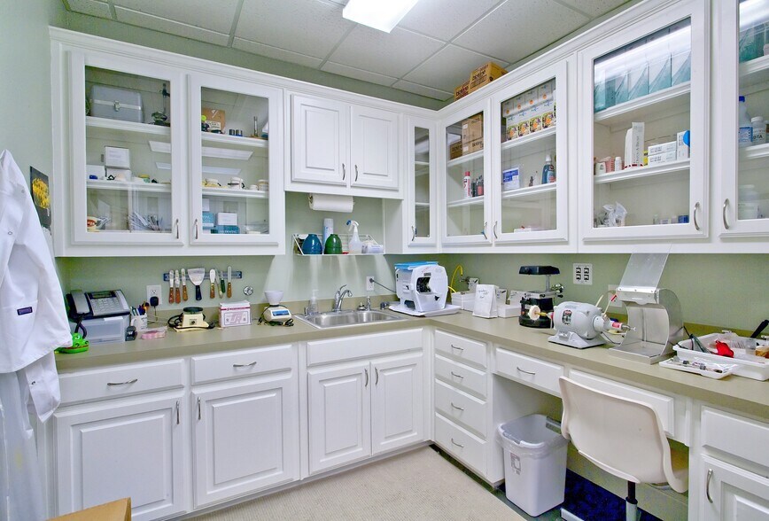 More Photos Of 5005 Heritage Ave, Colleyville Medical For Lease