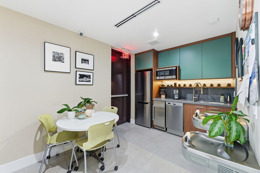 More Photos Of 45 Valencia Ave, Coral Gables Storefront Retail Office For Sale