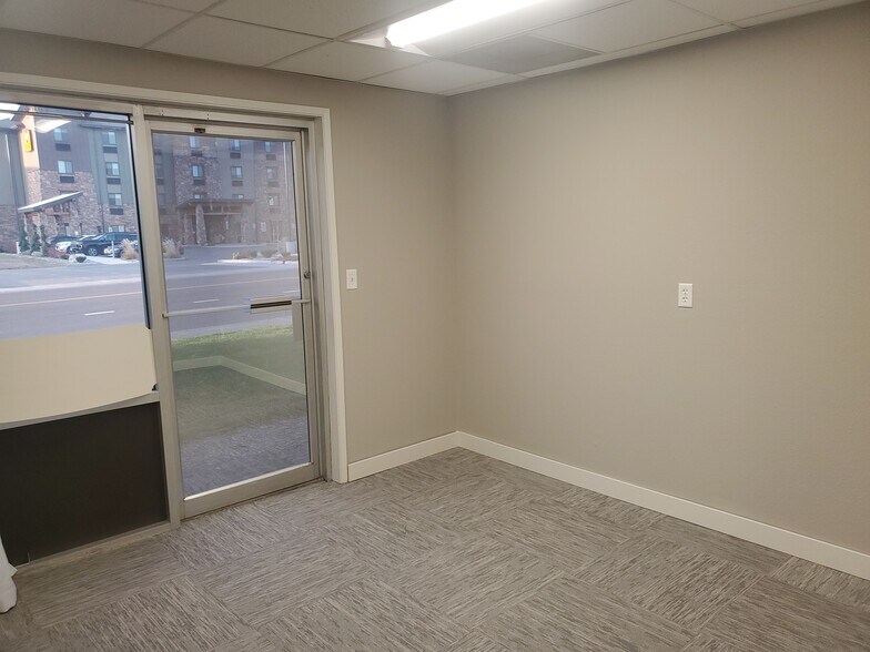More Photos Of 98 E 9th St, Wenatchee Office Residential For Lease
