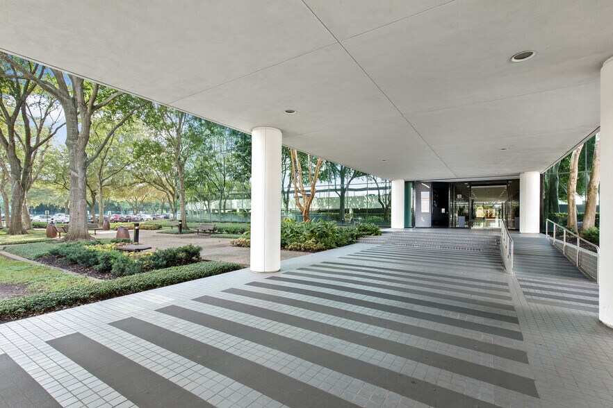 More Photos Of 1880 S Dairy Ashford Rd, Houston Office For Lease