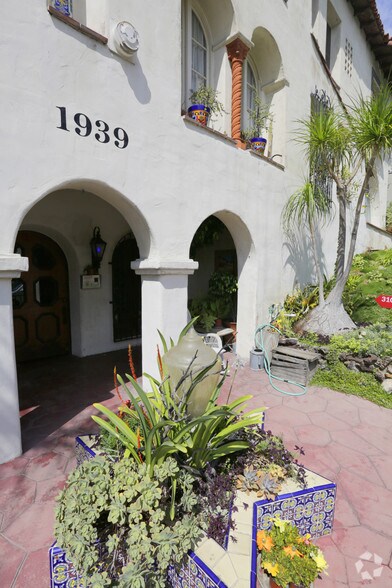 More Photos Of 1939 N Kenmore Ave, Los Angeles Apartments For Sale