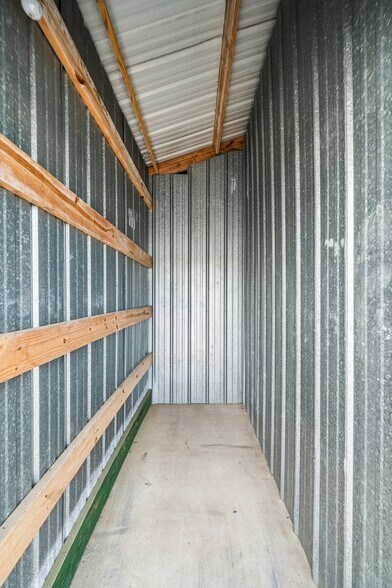 More Photos Of 1719 Signal Point Rd, Charleston Self Storage For Sale