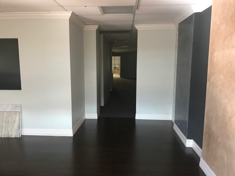 More Photos Of 861 SE 47th Ter, Cape Coral Freestanding For Lease