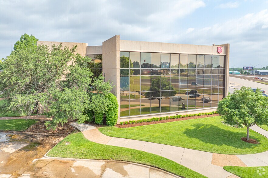 More Photos Of 6601 N Broadway Ext, Oklahoma City Office For Lease