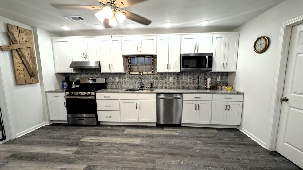 More Photos Of 3369 AR-36 Ave, Searcy Flex For Sale