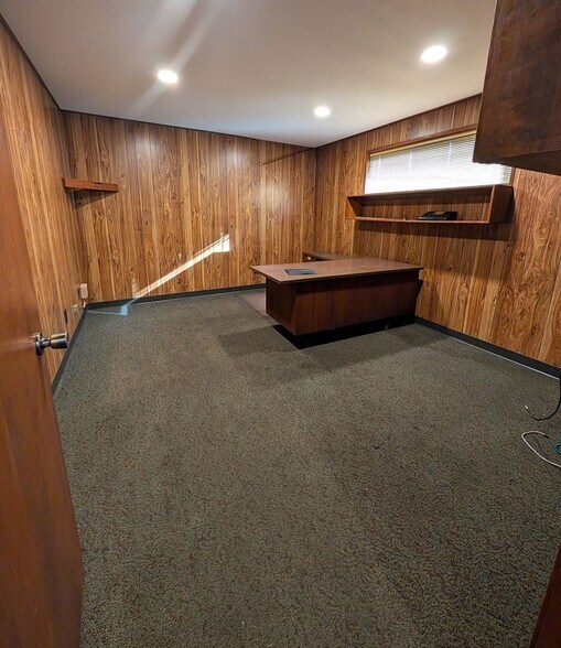 More Photos Of 206 Beall St, Kilgore Industrial For Sale