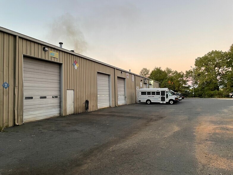 More Photos Of 700 Griffith Rd, Charlotte Service For Sale