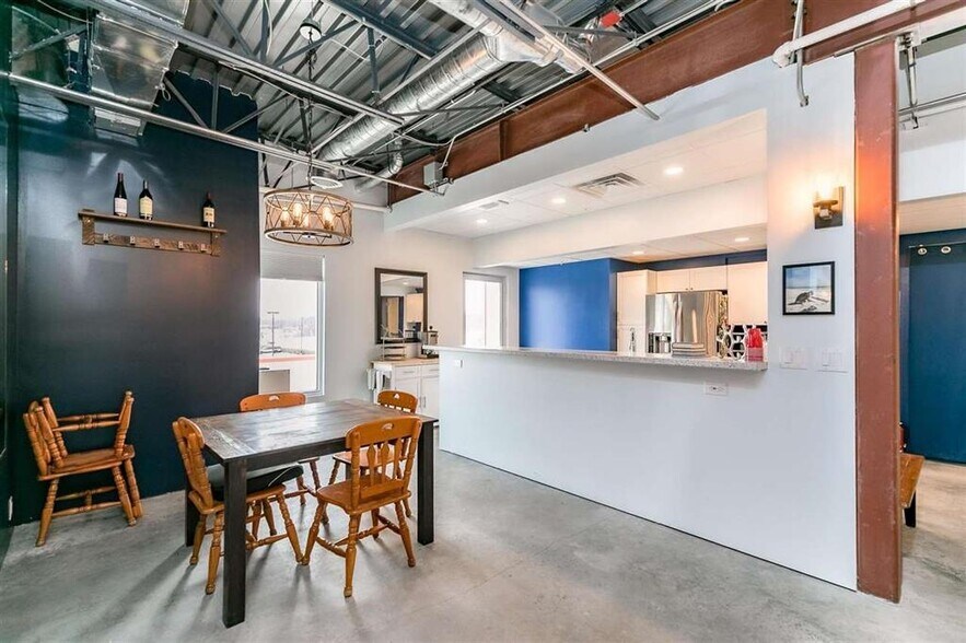 More Photos Of 2441 James St, Coralville Storefront Retail Office For Lease