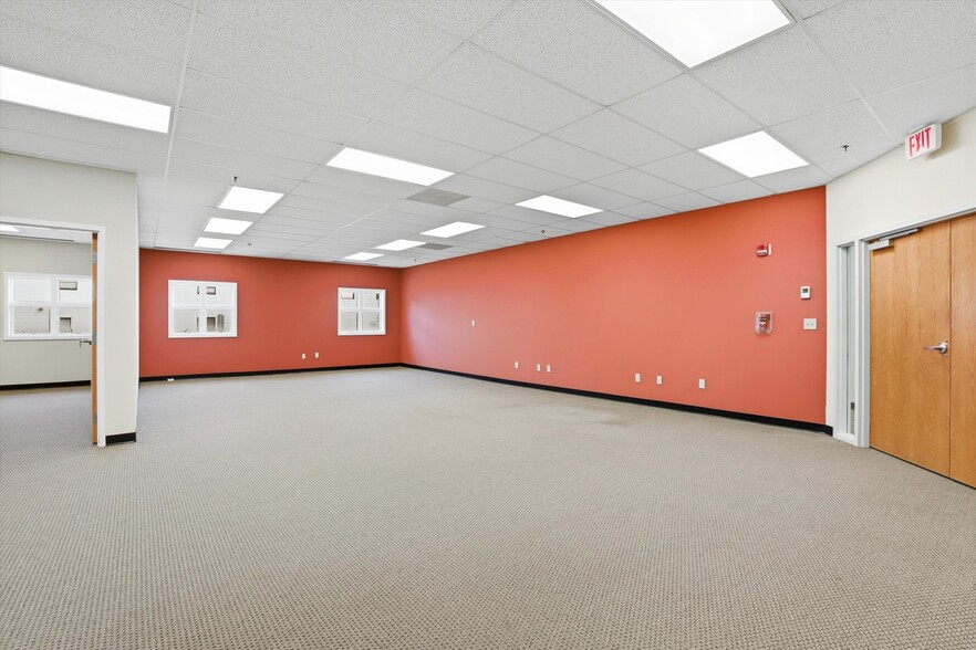More Photos Of 15 Roszel Rd, West Windsor Office For Sale
