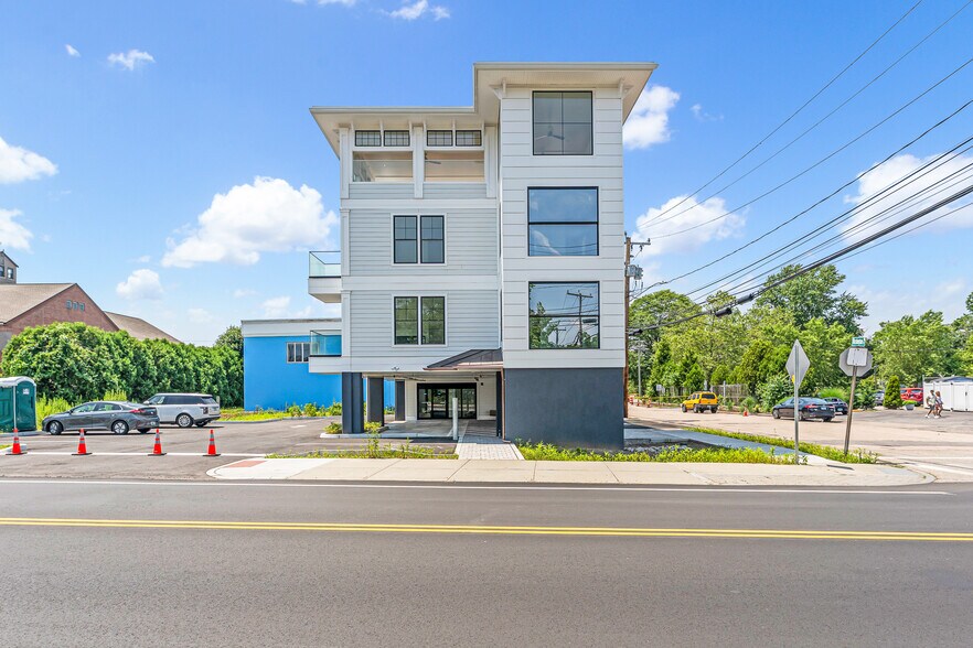 More Photos Of 32 Broadway Ave, Mystic Hotel For Sale