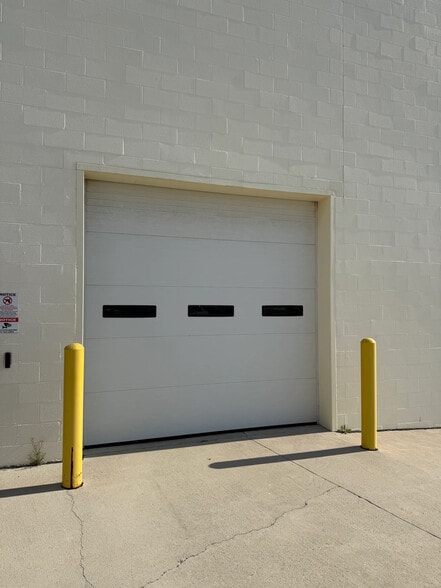 More Photos Of 211 Sylvania Ave, Toledo Manufacturing For Lease