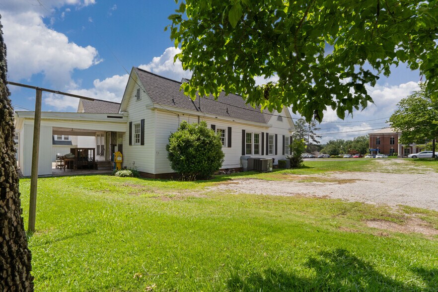 More Photos Of 104 W Broad St, Wedowee Medical For Sale