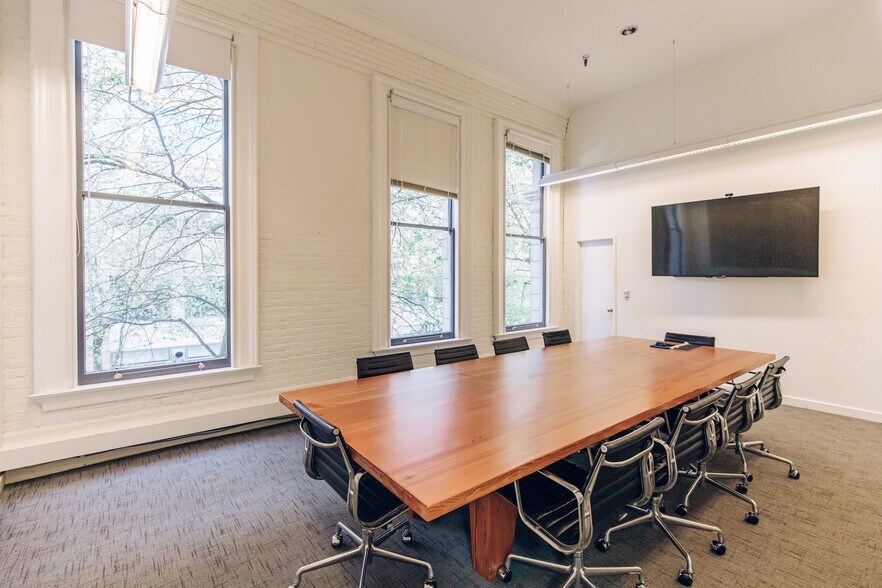 More Photos Of 111 SW Oak St, Portland Loft Creative Space For Lease