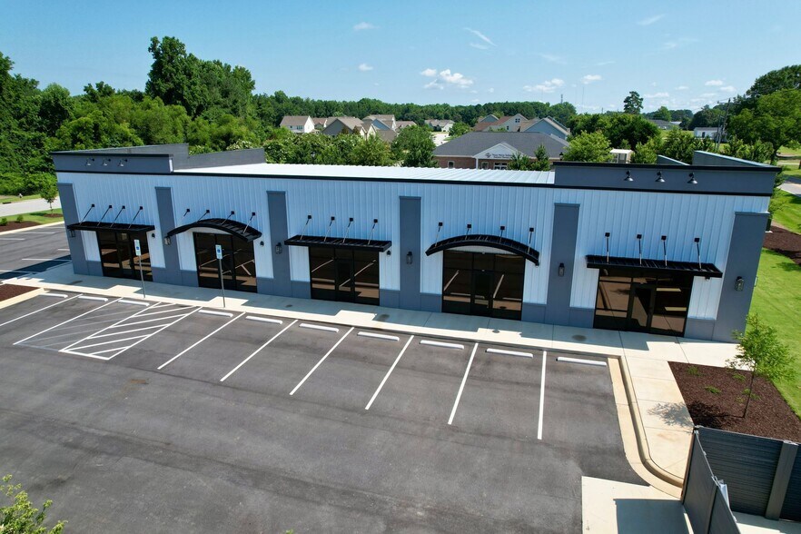 More Photos Of 982 Adams Point Dr, Garner Flex For Lease