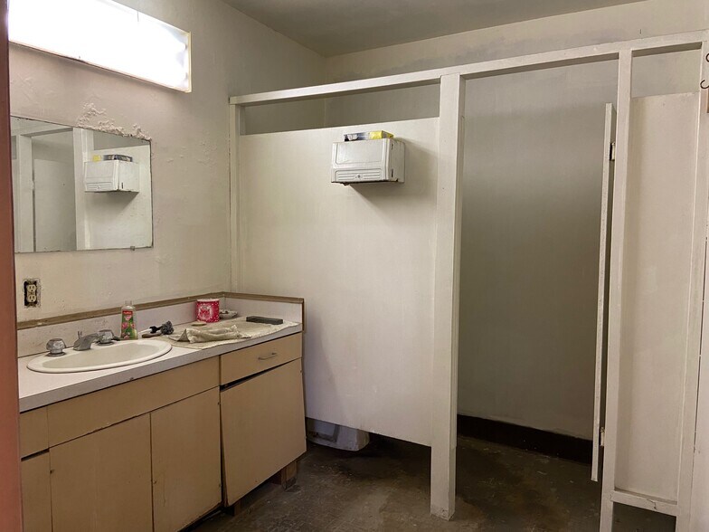 More Photos Of 5440 Alhambra Ave, Los Angeles Warehouse For Sale