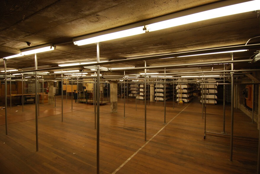 More Photos Of 865-867 Isabella St, Oakland Warehouse For Lease