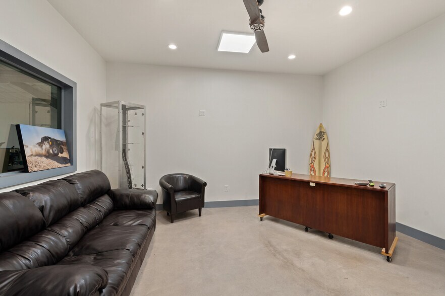 More Photos Of 101 Piper Ln, Spicewood Flex For Lease