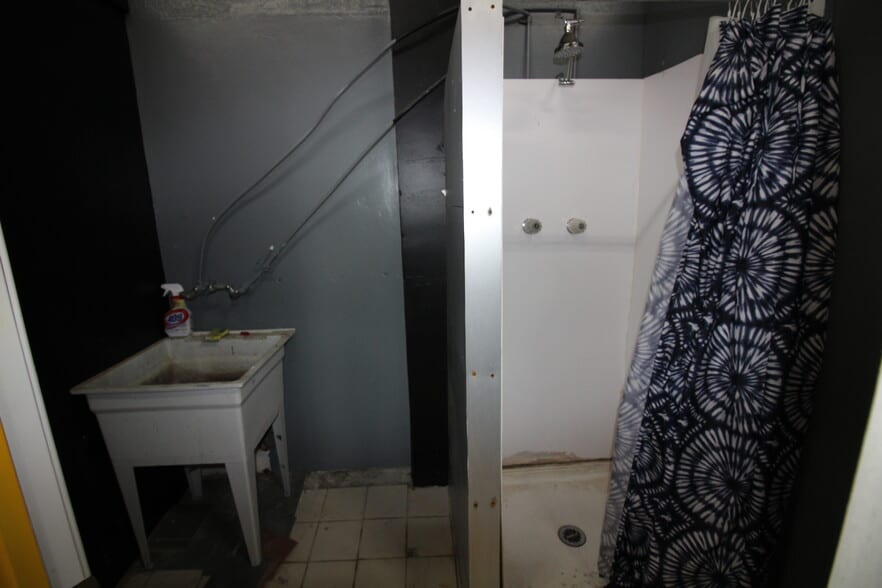 More Photos Of 3780 Mission Blvd, San Diego General Retail For Lease