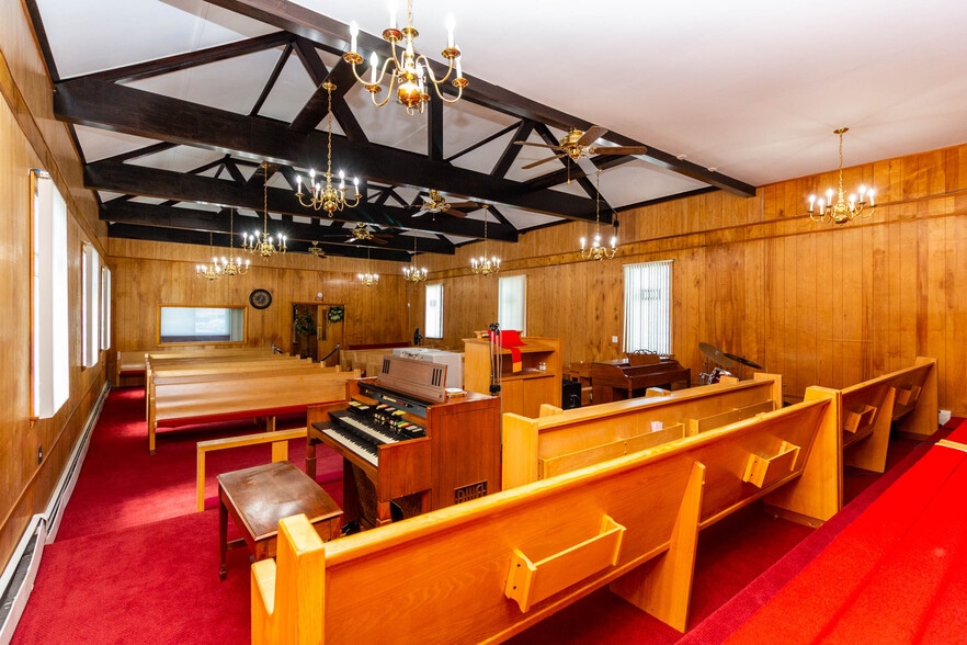 More Photos Of 1196 Joslyn Ave, Pontiac Religious Facility For Sale