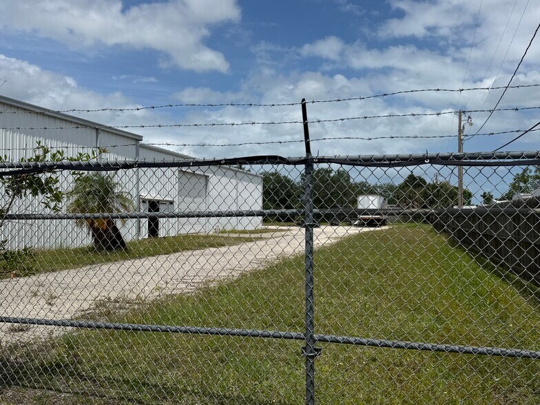More Photos Of 926 Old Dixie Hwy, Vero Beach Freestanding For Lease