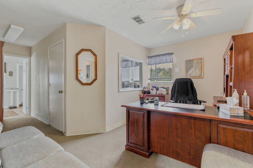 More Photos Of 3401 N Frazier St, Conroe Specialty For Sale
