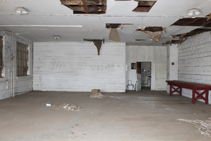 More Photos Of 1871 Elm, Waynoka Sports And Entertainment For Sale