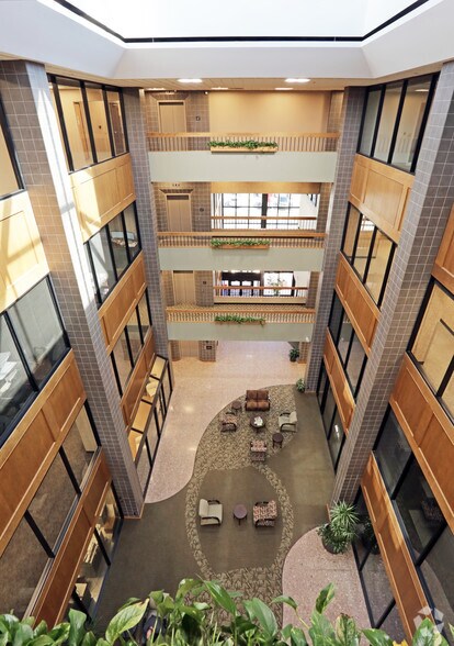 More Photos Of 1415 28th St, West Des Moines Office For Lease