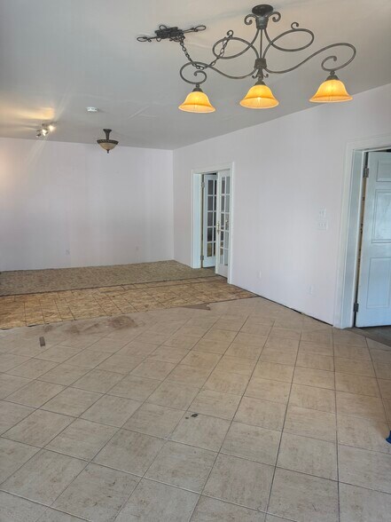 More Photos Of 5901 W Vliet St, Milwaukee Storefront Retail Residential For Lease