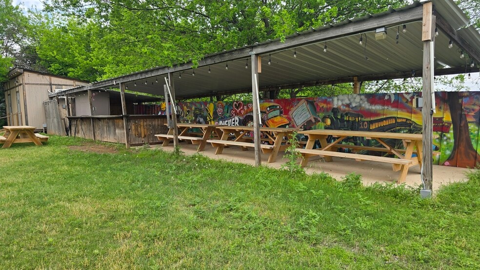 More Photos Of 4021 Acton Hwy, Granbury General Retail For Lease