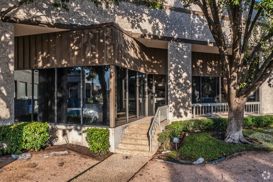 More Photos Of 10350-10390 Brockwood Rd, Dallas Distribution For Lease