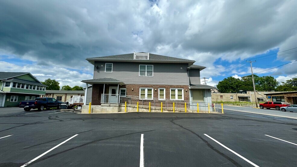 More Photos Of 550 S Main St, Nazareth General Retail For Sale