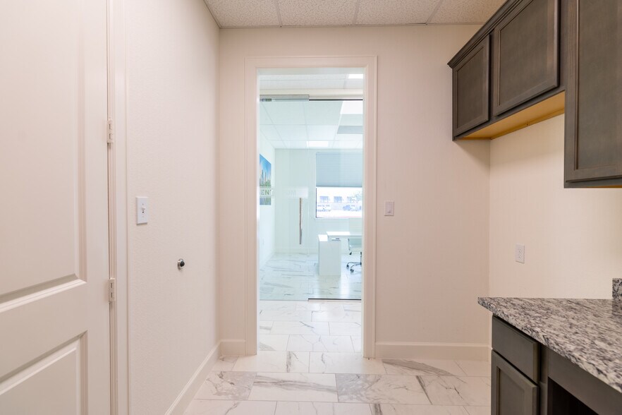 More Photos Of 17904 W Lake Houston Pky, Atascocita Medical For Sale