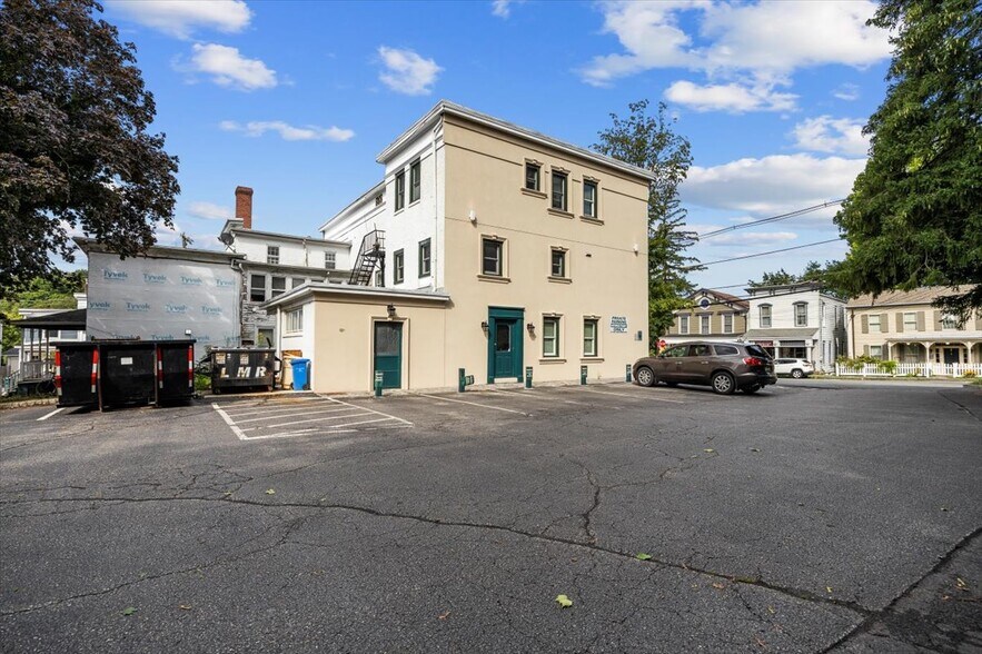 More Photos Of 5 Leigh St, Clinton Township Office For Lease