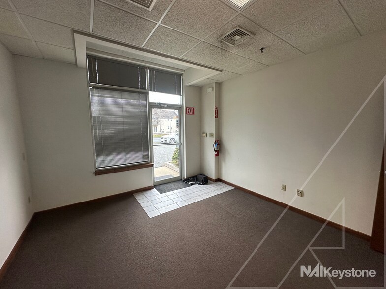 More Photos Of 1114-1124 Commons Blvd, Reading Flex For Sale