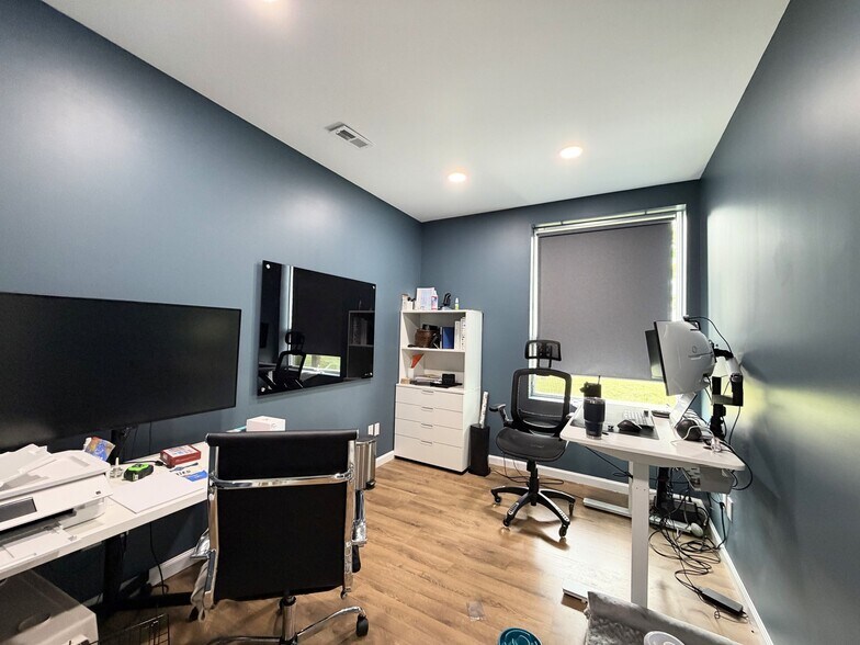More Photos Of 1000 3rd Ave SW, Carmel Light Distribution For Lease