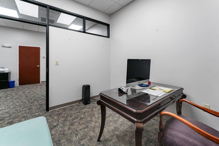 More Photos Of 119 Southern Blvd, Savannah Office For Sale